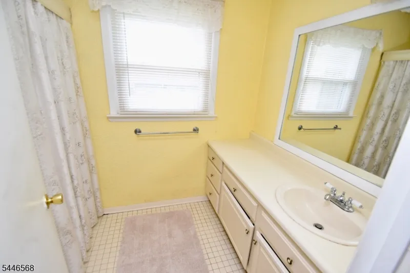18 Summit Rd Sparta, NJ 07871