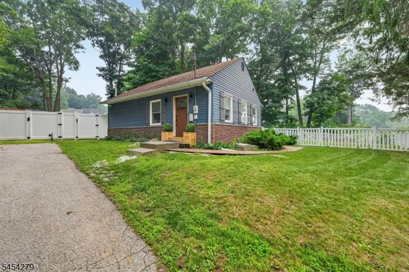 532 Glen Rd Sparta, NJ 07871