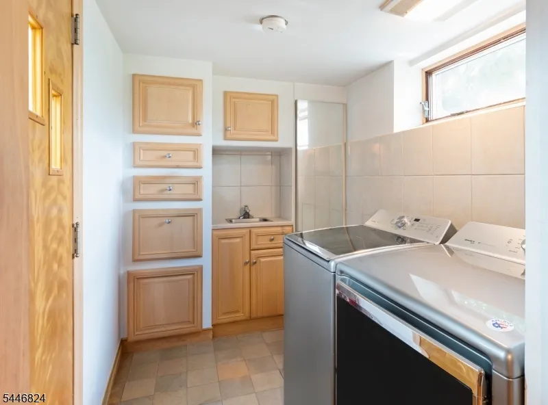 21 Maple Pkwy Sparta, NJ 07871