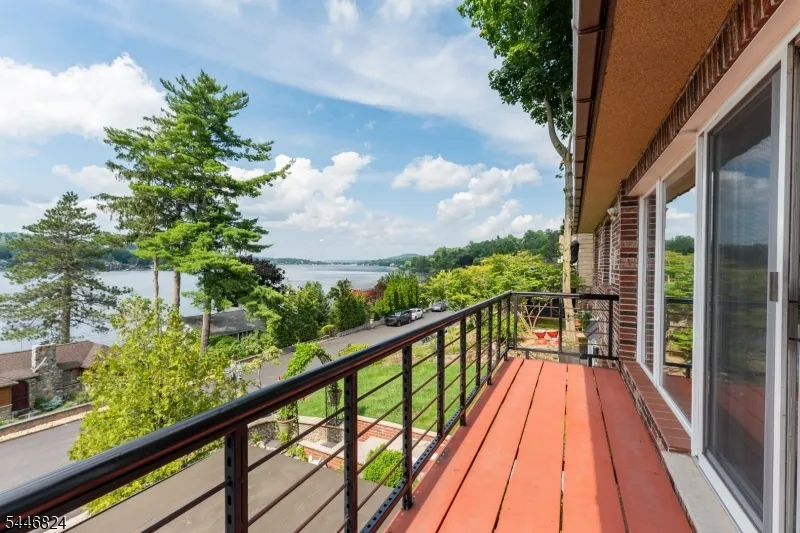 21 Maple Pkwy Sparta, NJ 07871