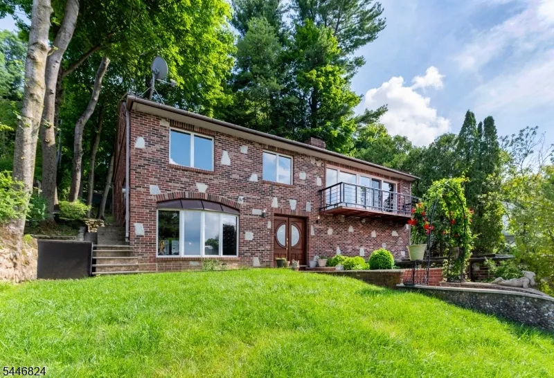 21 Maple Pkwy Sparta, NJ 07871