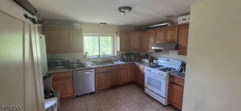 70 Wood Ave Woodbridge, NJ 08830