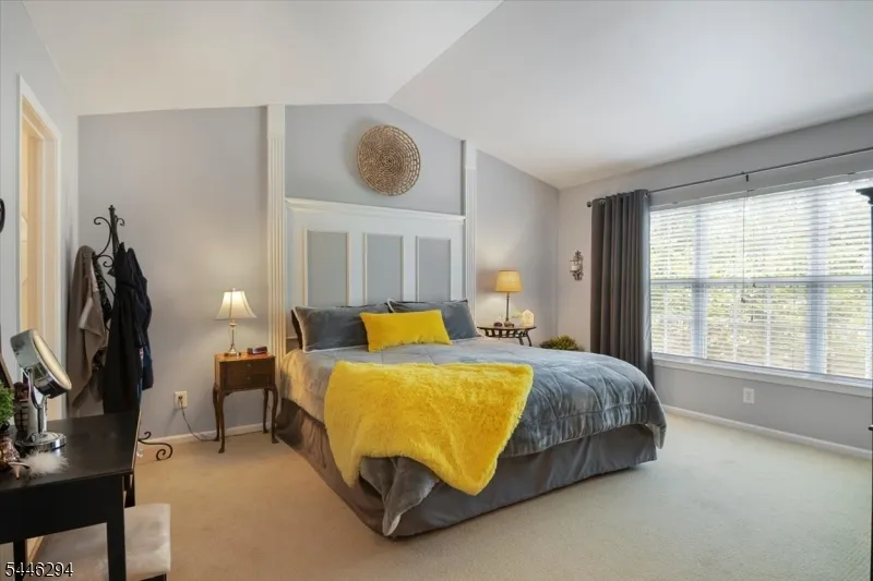 34 Ridge Dr Pompton Lakes, NJ 07442