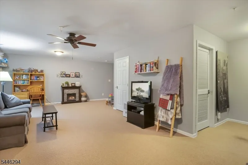 34 Ridge Dr Pompton Lakes, NJ 07442