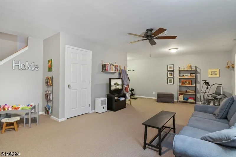 34 Ridge Dr Pompton Lakes, NJ 07442