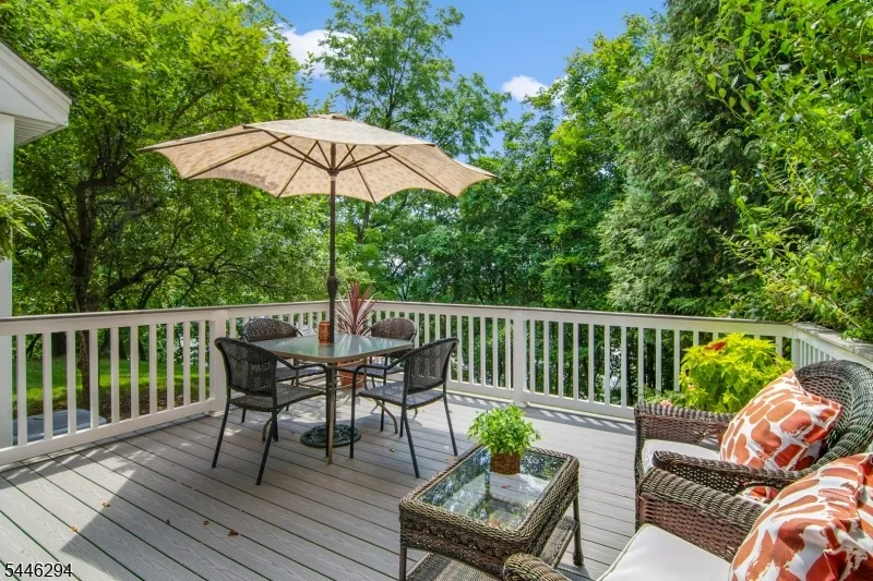 34 Ridge Dr Pompton Lakes, NJ 07442