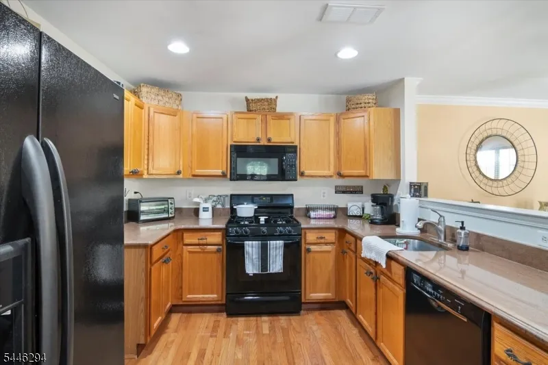 34 Ridge Dr Pompton Lakes, NJ 07442