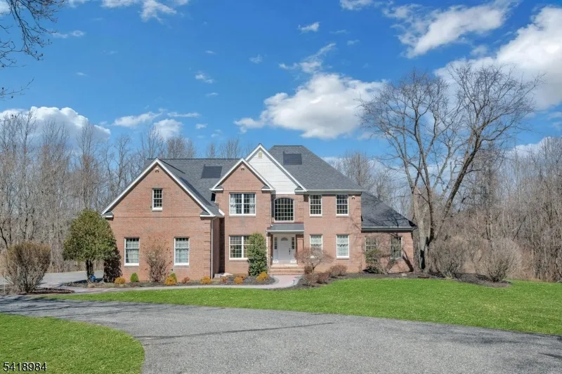5 Noble Ct Washington, NJ 07853