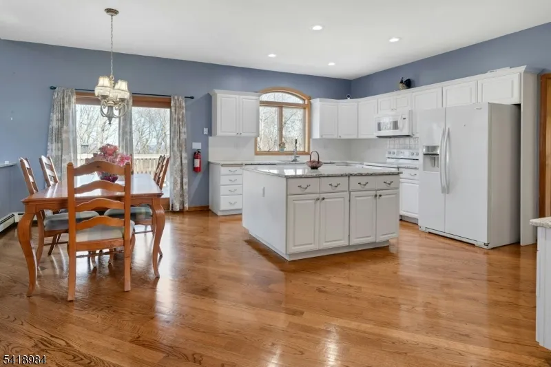 5 Noble Ct Washington, NJ 07853