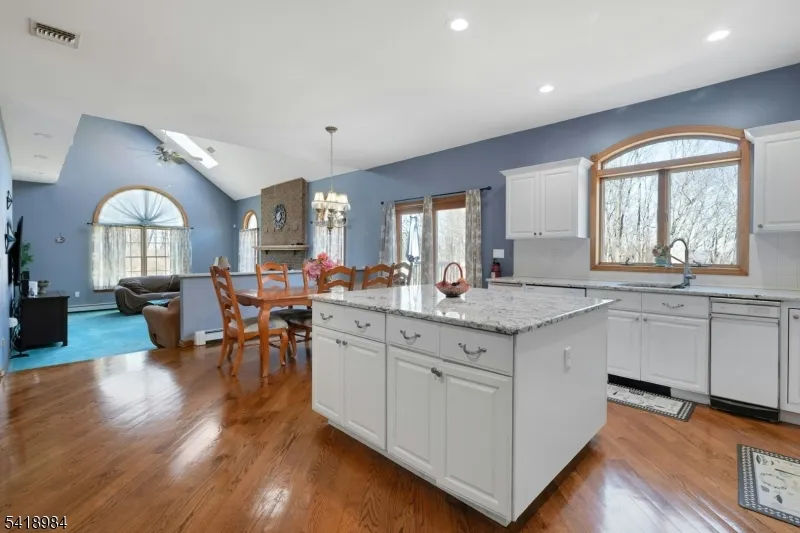 5 Noble Ct Washington, NJ 07853