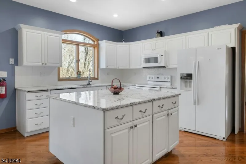 5 Noble Ct Washington, NJ 07853