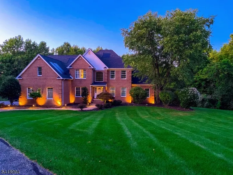 5 Noble Ct Washington, NJ 07853