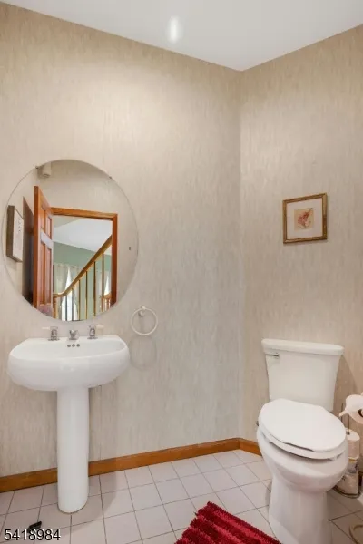 5 Noble Ct Washington, NJ 07853