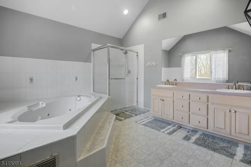 5 Noble Ct Washington, NJ 07853