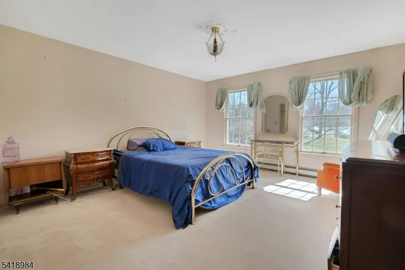 5 Noble Ct Washington, NJ 07853