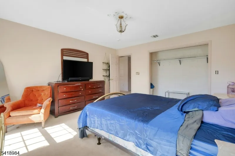 5 Noble Ct Washington, NJ 07853