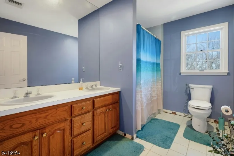 5 Noble Ct Washington, NJ 07853