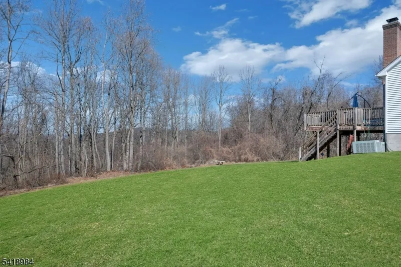 5 Noble Ct Washington, NJ 07853