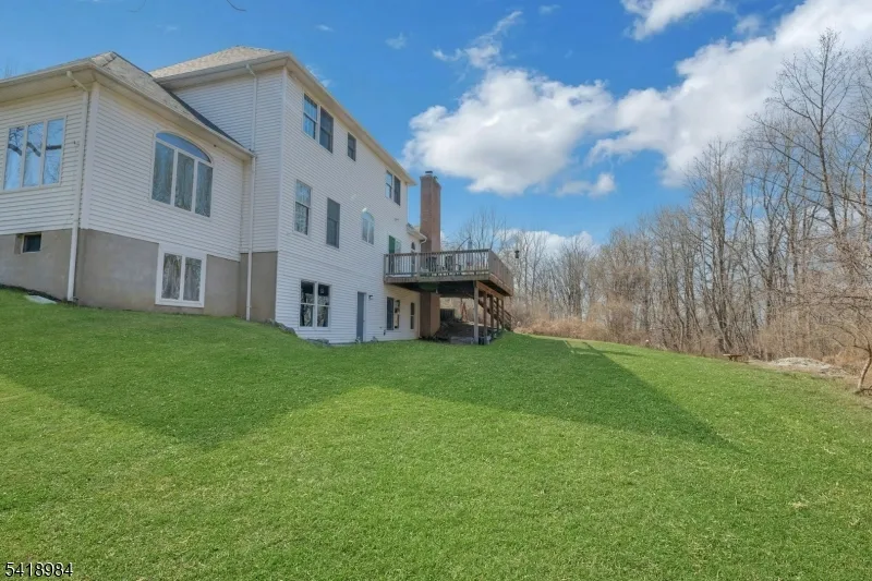 5 Noble Ct Washington, NJ 07853