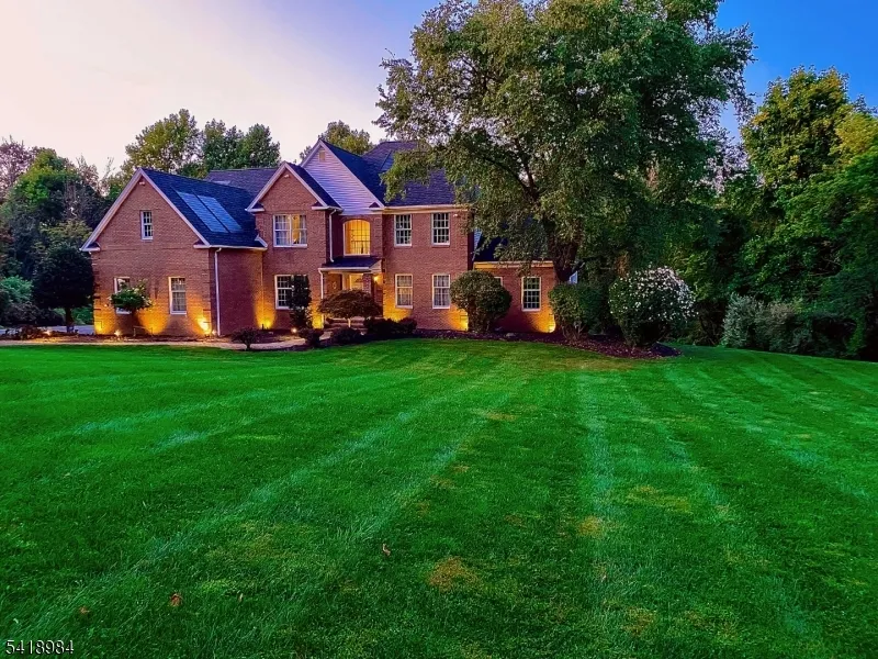 5 Noble Ct Washington, NJ 07853