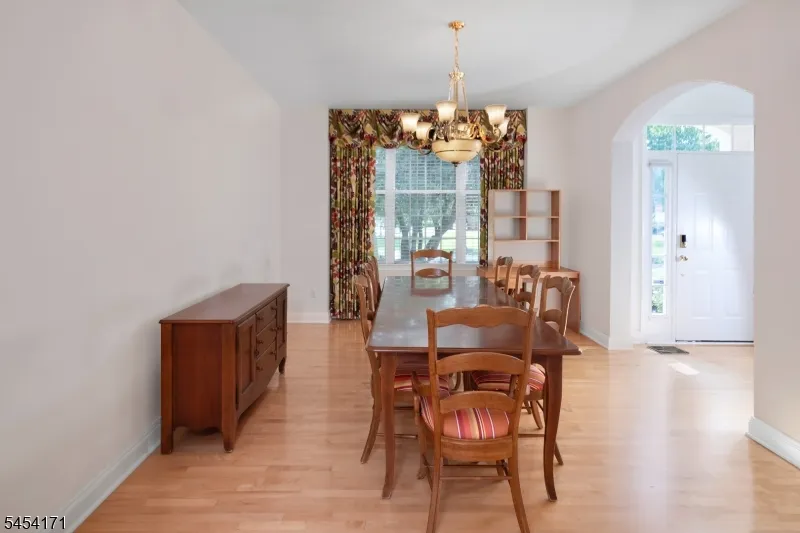 5 Alvamar Ct Montgomery, NJ 08558