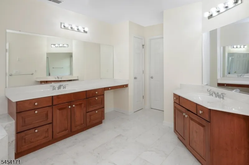 5 Alvamar Ct Montgomery, NJ 08558