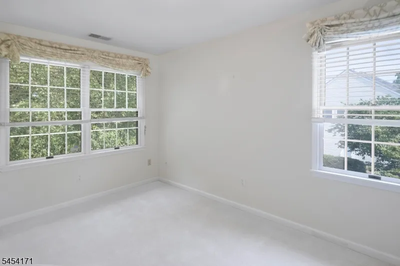 5 Alvamar Ct Montgomery, NJ 08558