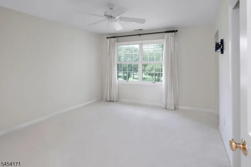 5 Alvamar Ct Montgomery, NJ 08558