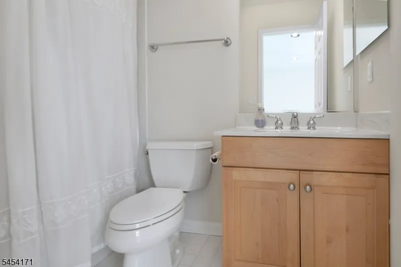 5 Alvamar Ct Montgomery, NJ 08558