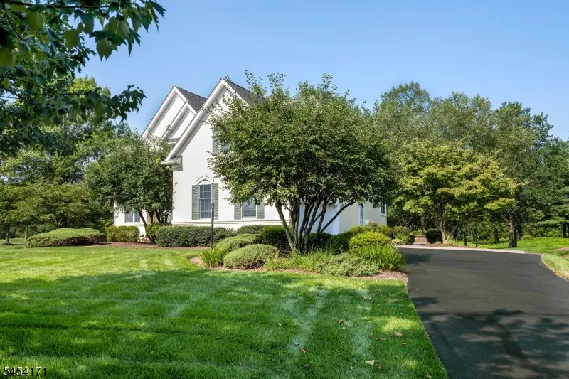 5 Alvamar Ct Montgomery, NJ 08558