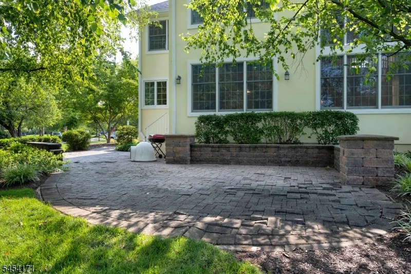 5 Alvamar Ct Montgomery, NJ 08558