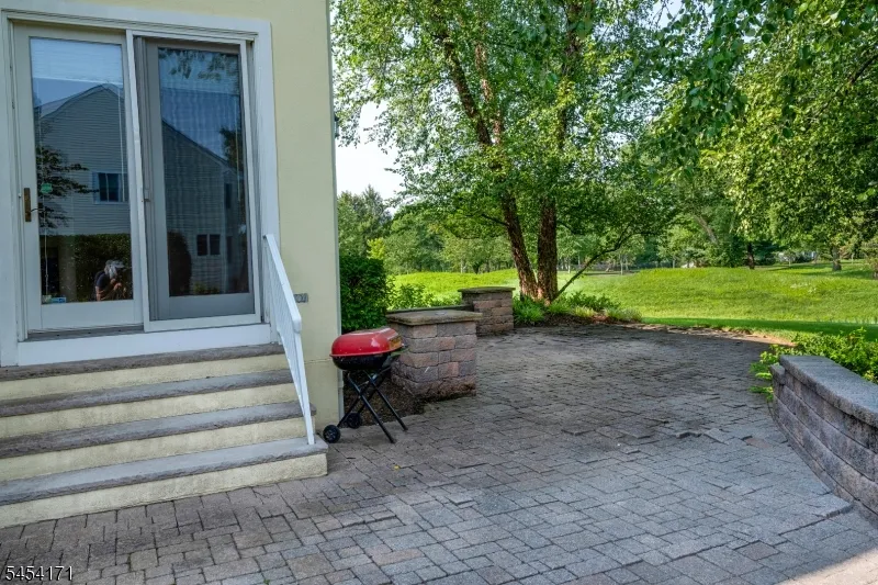 5 Alvamar Ct Montgomery, NJ 08558