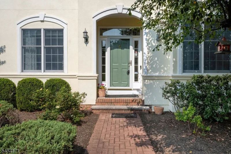 5 Alvamar Ct Montgomery, NJ 08558