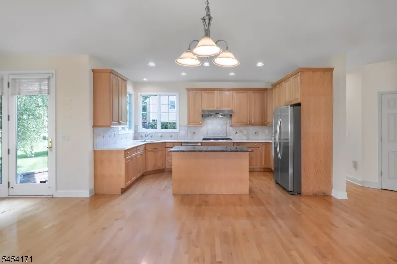 5 Alvamar Ct Montgomery, NJ 08558
