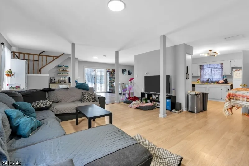 208 E Price St Linden City, NJ 07036