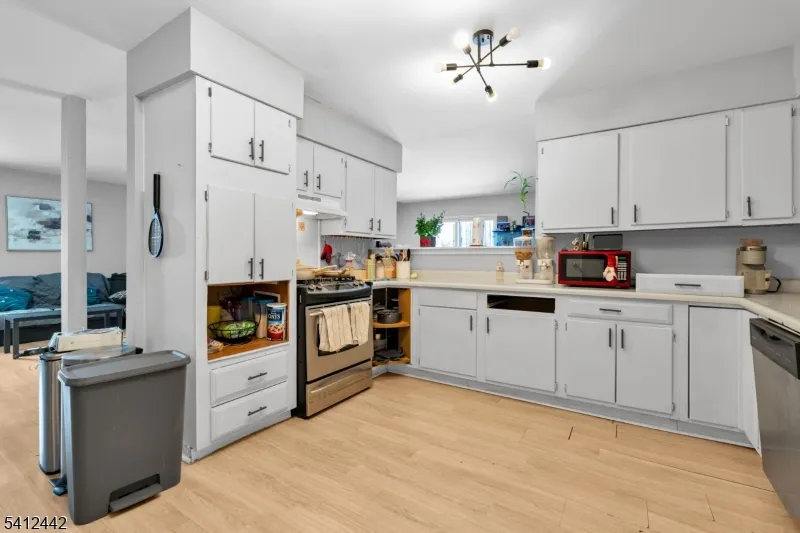 208 E Price St Linden City, NJ 07036