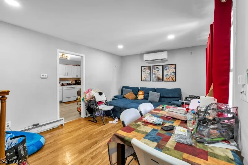 208 E Price St Linden City, NJ 07036