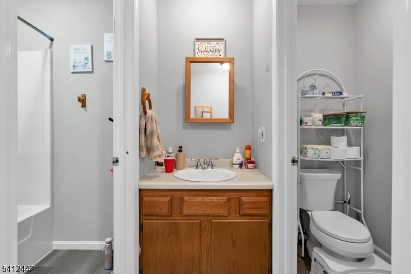 208 E Price St Linden City, NJ 07036