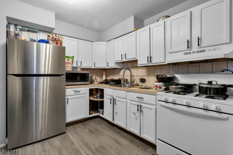 208 E Price St Linden City, NJ 07036