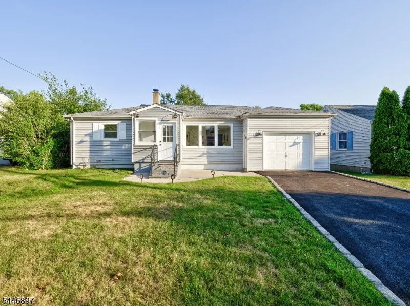 271 Valley Rd Clark, NJ 07066