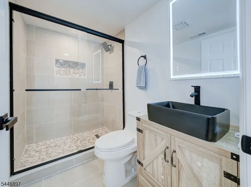271 Valley Rd Clark, NJ 07066
