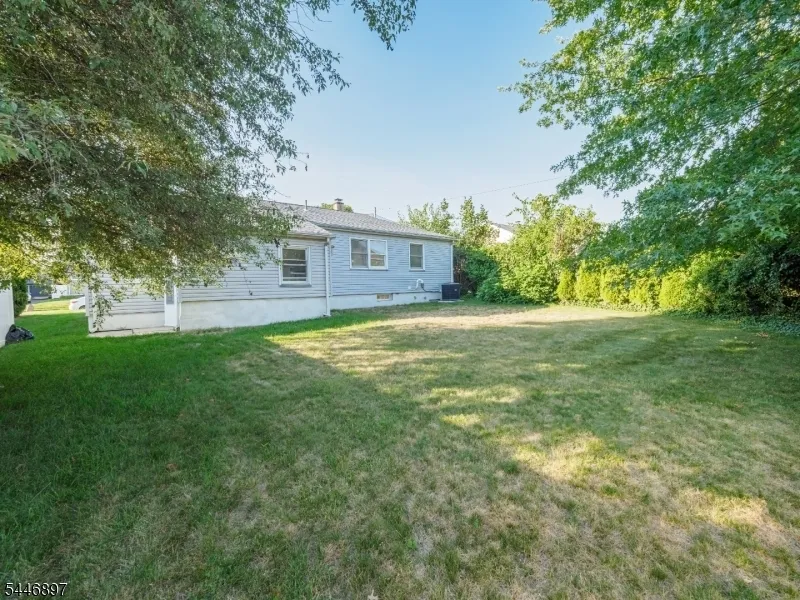 271 Valley Rd Clark, NJ 07066