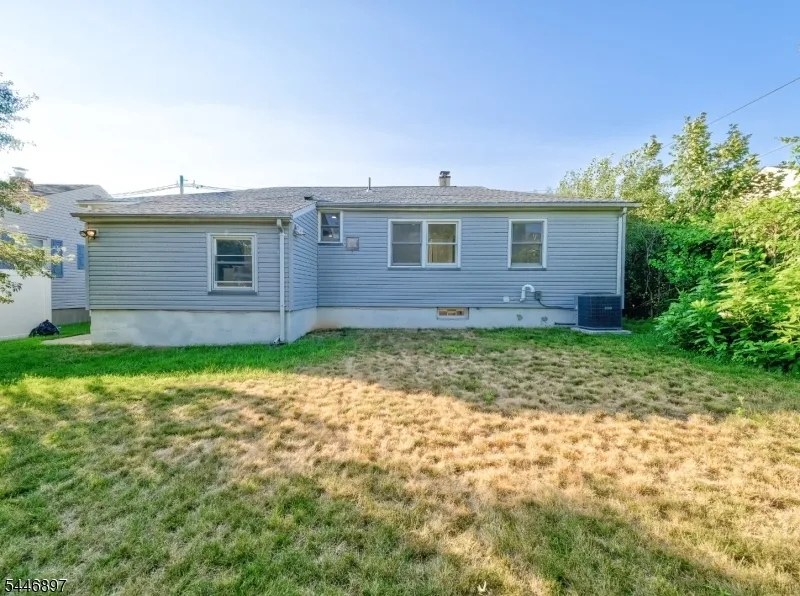 271 Valley Rd Clark, NJ 07066