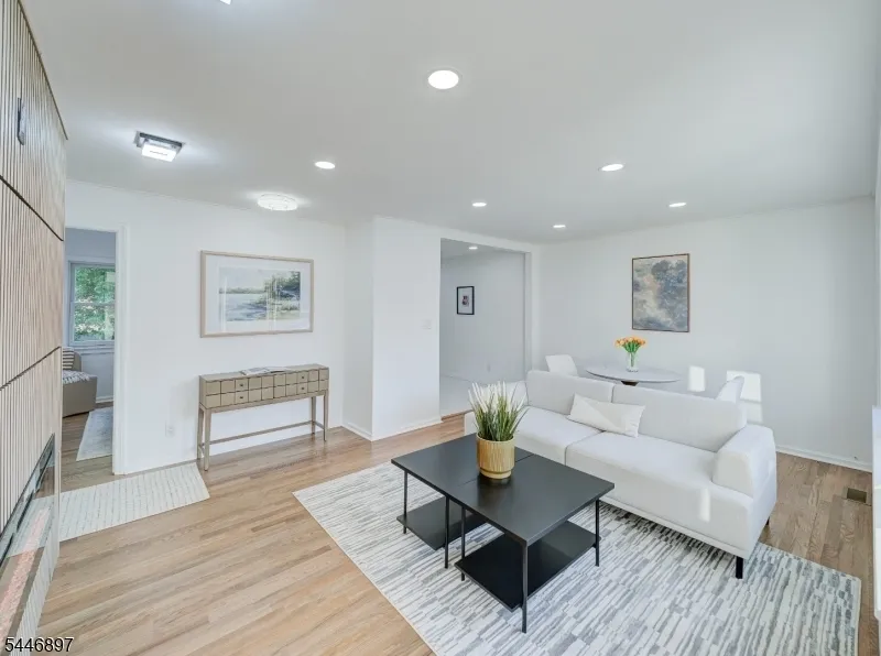 271 Valley Rd Clark, NJ 07066