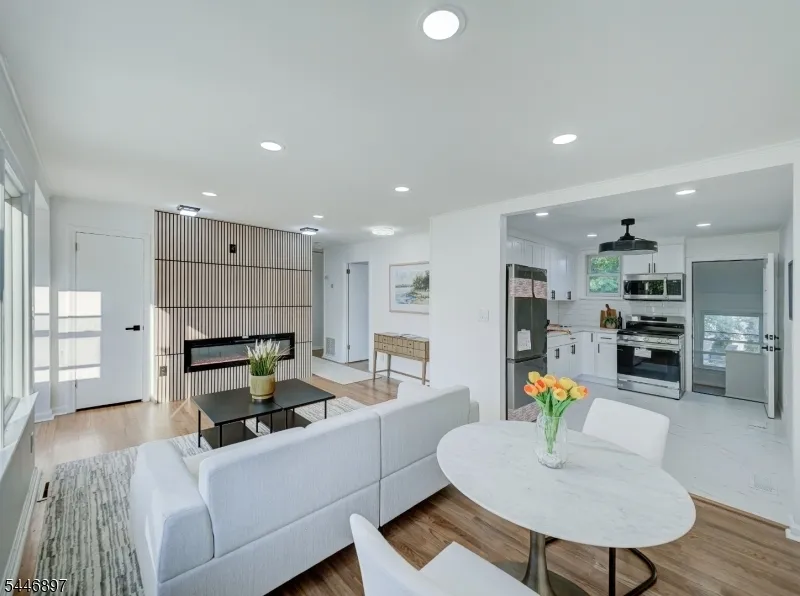 271 Valley Rd Clark, NJ 07066