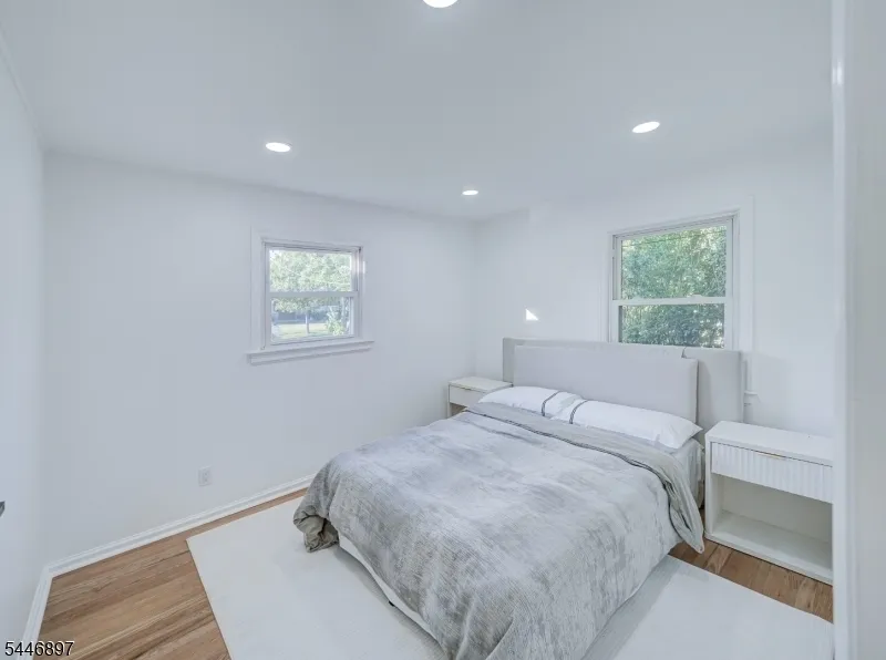 271 Valley Rd Clark, NJ 07066