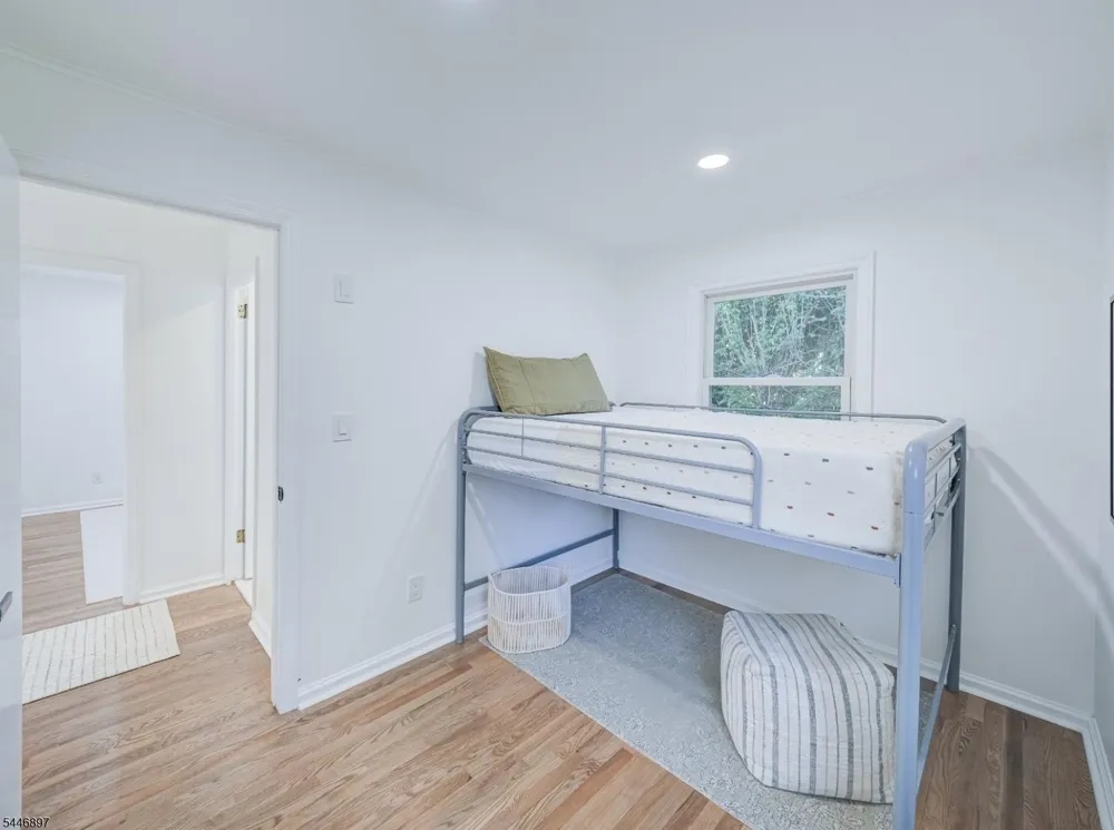271 Valley Rd Clark, NJ 07066