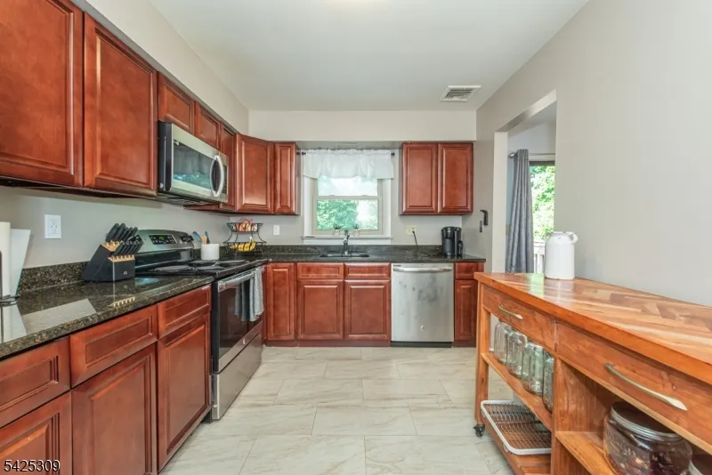 110 Unger Ave Hopatcong, NJ 07874