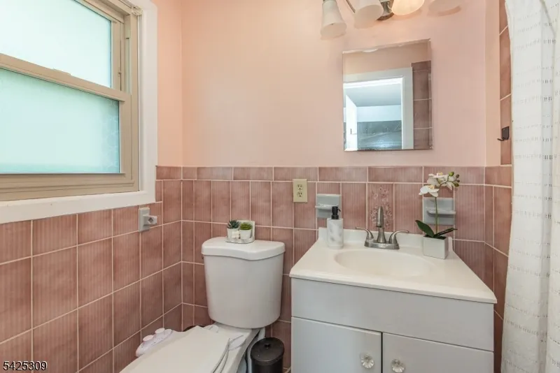 110 Unger Ave Hopatcong, NJ 07874