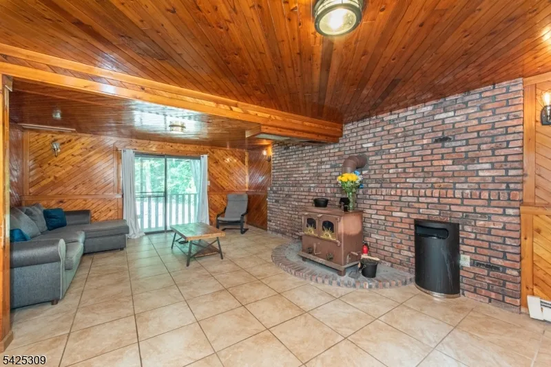 110 Unger Ave Hopatcong, NJ 07874